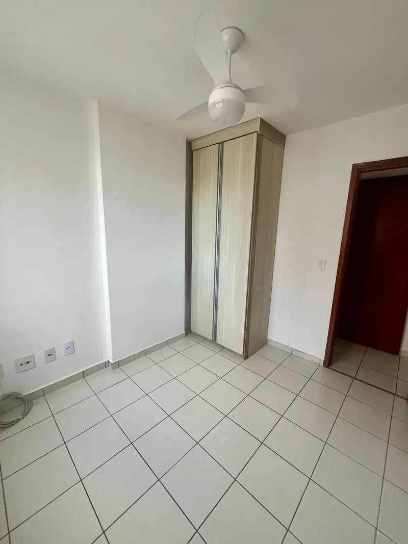 Quarto com guarda-roupa planejado de correr